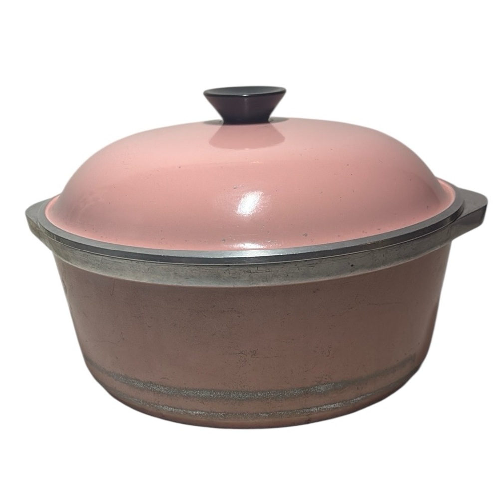 Club Pink Dutch Oven